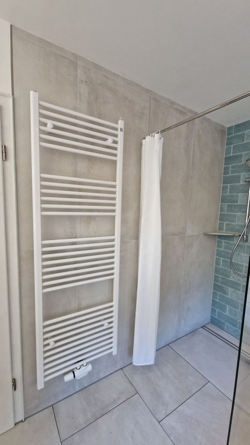 Altbausanierung Rheine Breulmann Eccellente white Maiolica aqua Deco glossy 170629